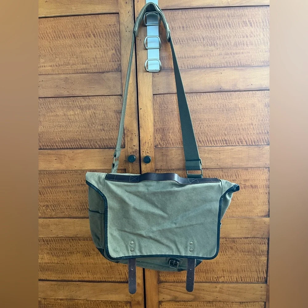 💼J.Crew Green Canvas Fabric & Brown Leather Adjustable Strap Messenger Bag